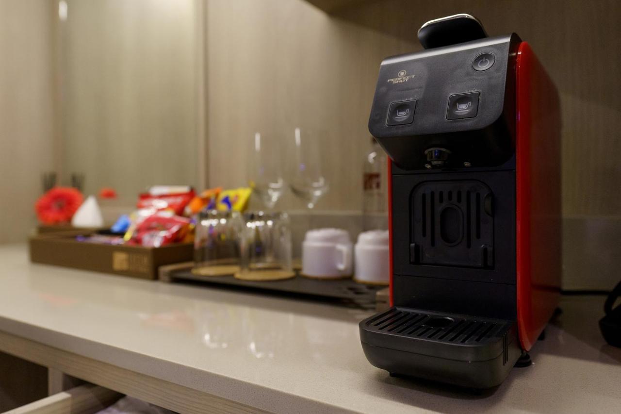 Fifth Pattaya Jomtien By Shiwalai Int Hotell Eksteriør bilde A Nespresso coffee machine