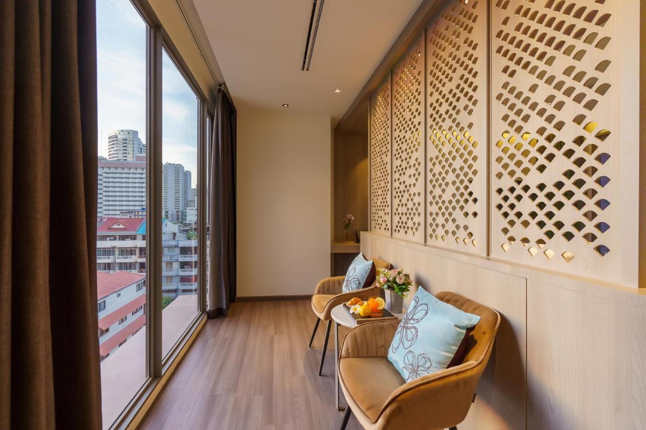 Fifth Pattaya Jomtien By Shiwalai Int Hotell Eksteriør bilde A balcony at a condominium in Singapore