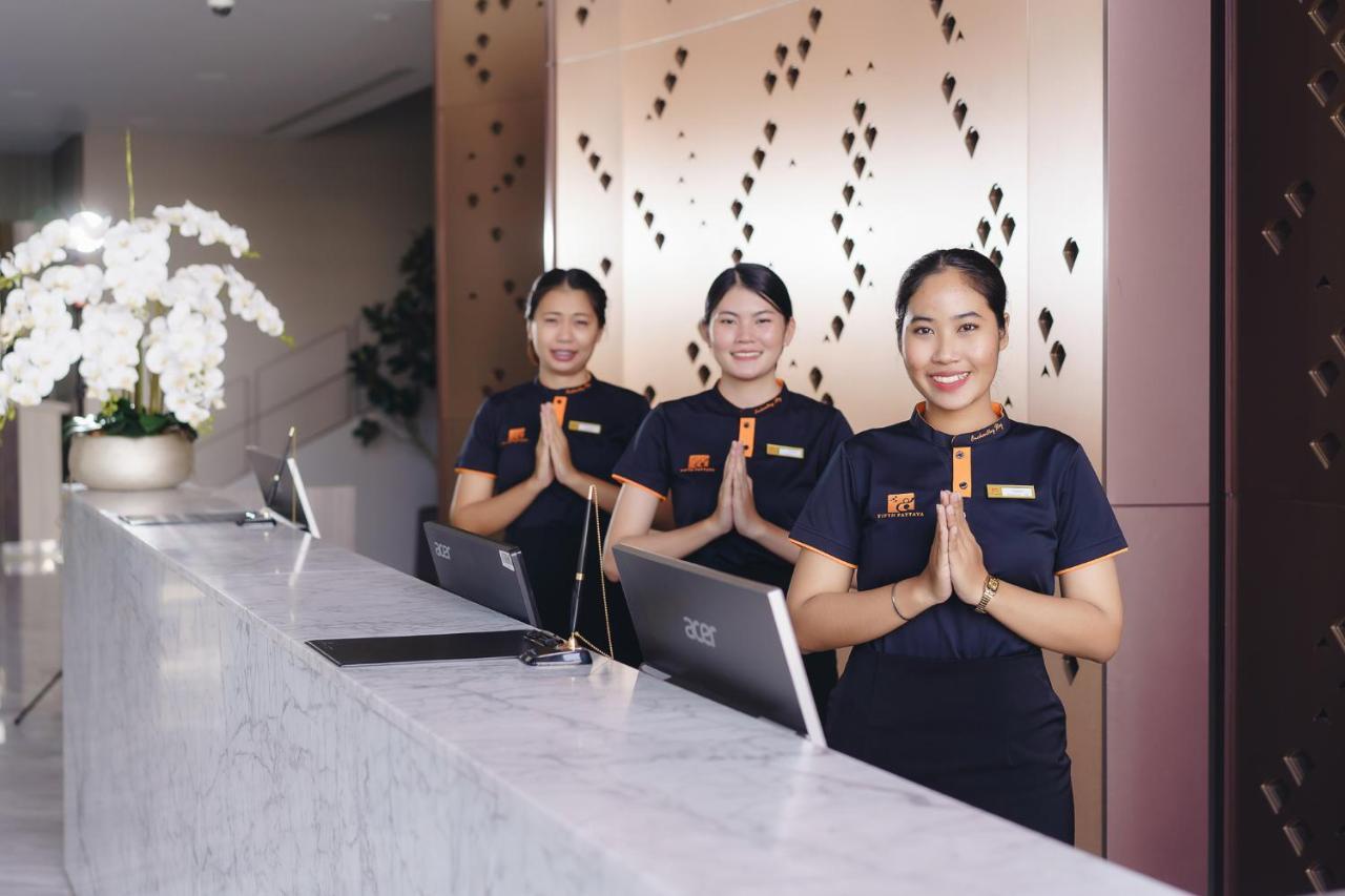 Fifth Pattaya Jomtien By Shiwalai Int Hotell Eksteriør bilde Thai hotel staff