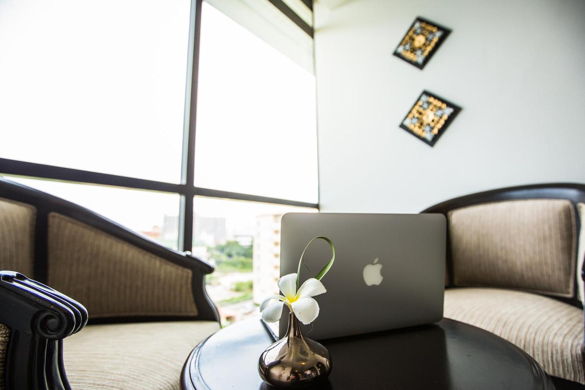 Fifth Pattaya Jomtien By Shiwalai Int Hotell Rom bilde The interior of the hotel